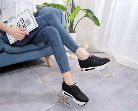 Women’s Sleek Everyday Casual Sneakers